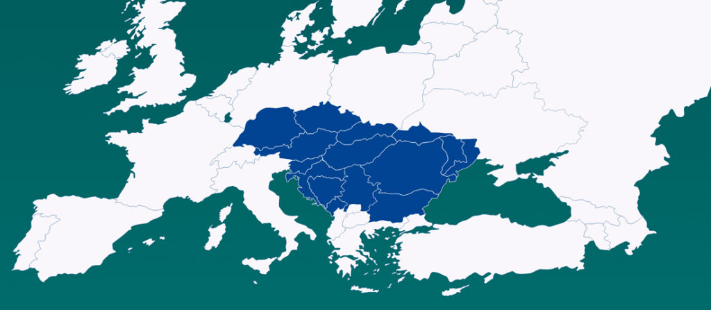 Mapa Európy so zvýraznenými krajinami povodia Dunaja v tmavomodrej farbe.