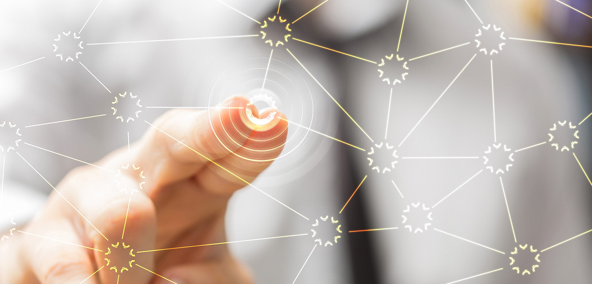 Prst dotýkajúci sa virtuálneho rozhrania so sieťou prepojených bodov a kruhových ikon.