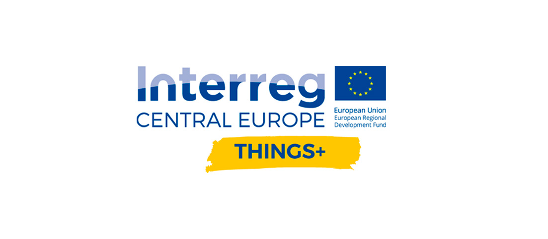Logo Interreg Central Europe s textom THINGS+ a vlajkou Európskej únie, Európsky regionálny rozvojový fond.